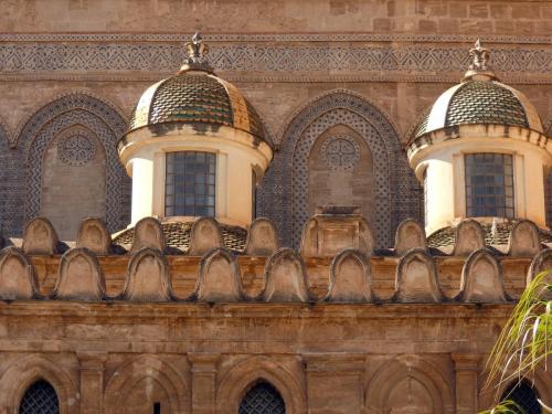 Cattedrale di Palermo, cupolette maiolicate